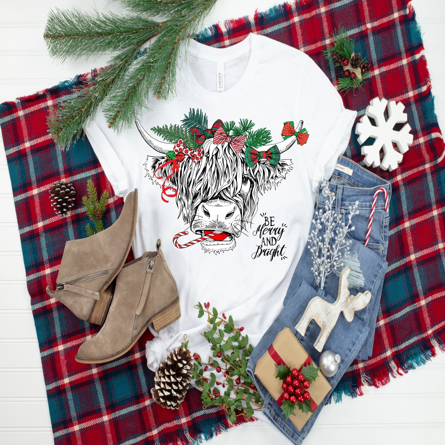 Highland Long Haired Cow Christmas.. design t-shirt