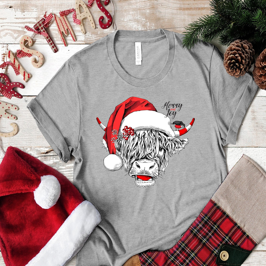 Christmas Highland Cow T-Shirt: Santa Hat Holiday Tee