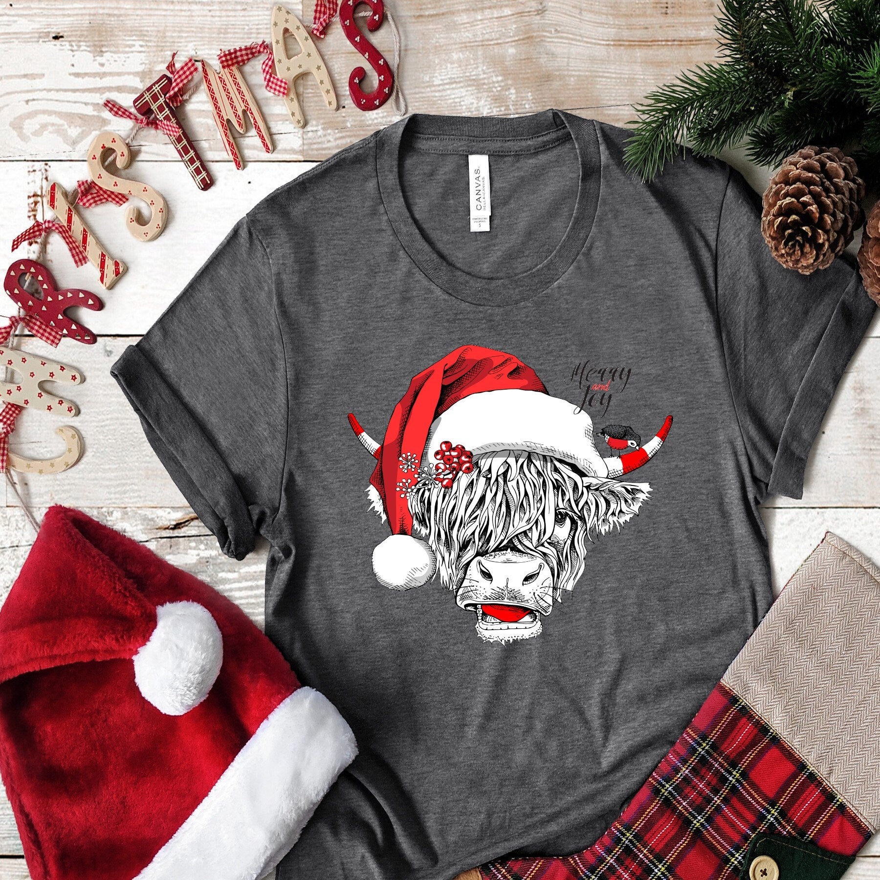 Christmas Highland Cow T-Shirt: Santa Hat Holiday Tee